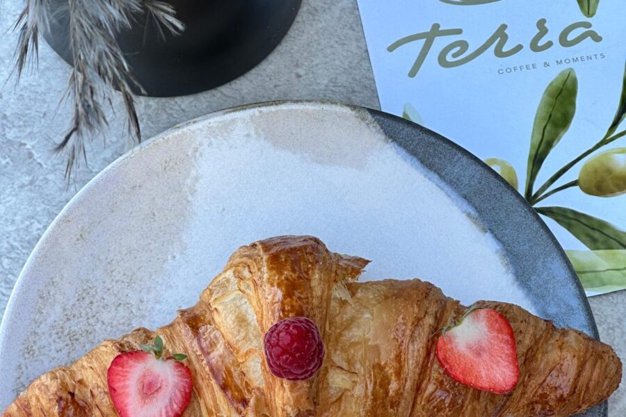 Croissant cu unt